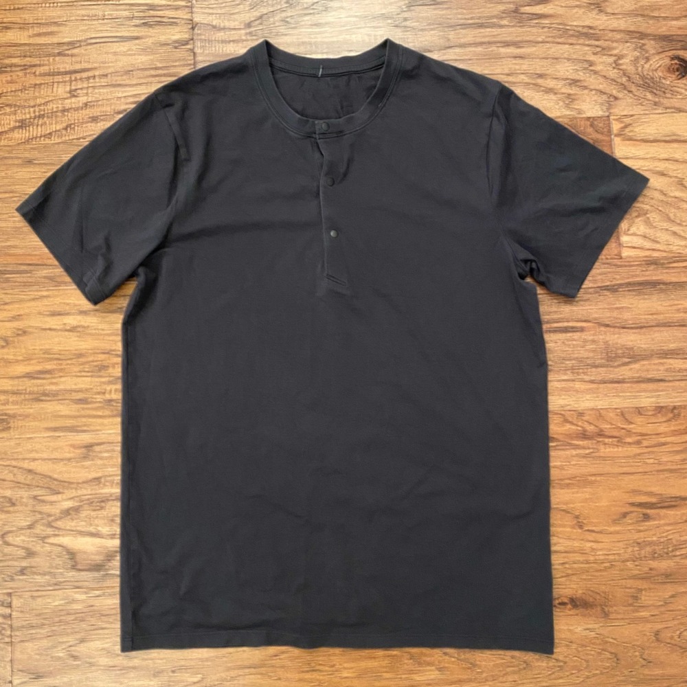 Lululemon Henley Short Sleeve Shirt Mens Medium Black Snap Neck Athletic Tee